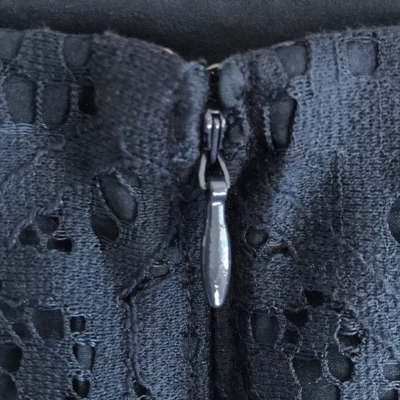 Banana Republic Lace Pencil Skirt - Picture 4 of 4